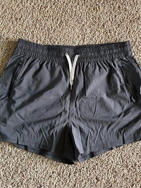 NWOT Vuori Women’s Ripstop Short